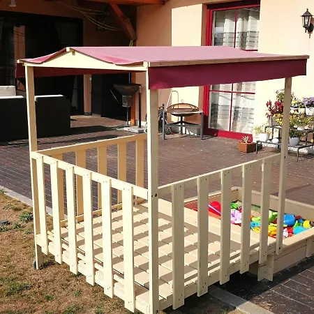 Reizendes Mit Swimmingpool Naehe Ostsee *