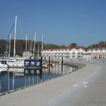 Reizendes Mit Swimmingpool Naehe Ostsee 펜션 *