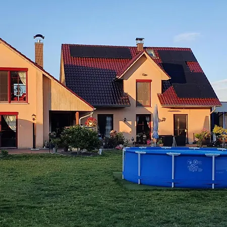 Reizendes Mit Swimmingpool Naehe Ostsee *